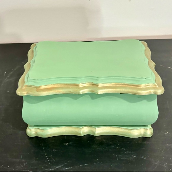 Light Green and Gold Painted Vintage Bombay Brand Jewelry Box - Picture 9 of 10